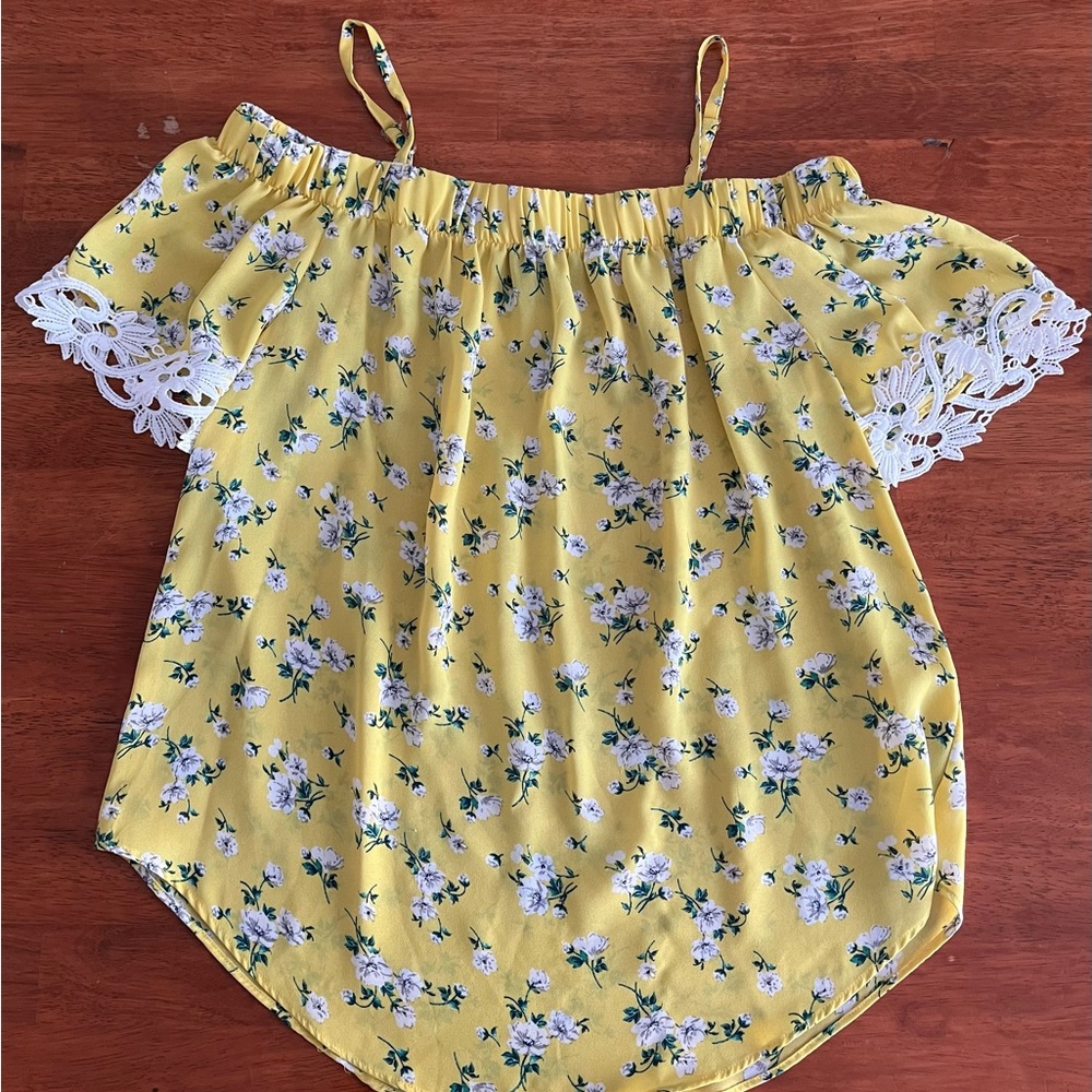 ‘By&By’ yellow off the shoulder strapped yellow and floral blouse.